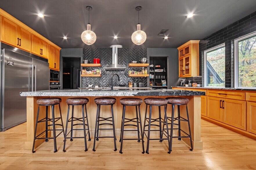 More Photos Of 446724 E 390 Rd, Langley Hotel For Sale