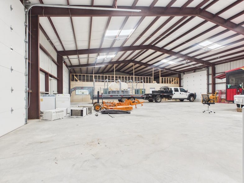 More Photos Of 1100 W Sealy Ave, Monahans Distribution For Sale