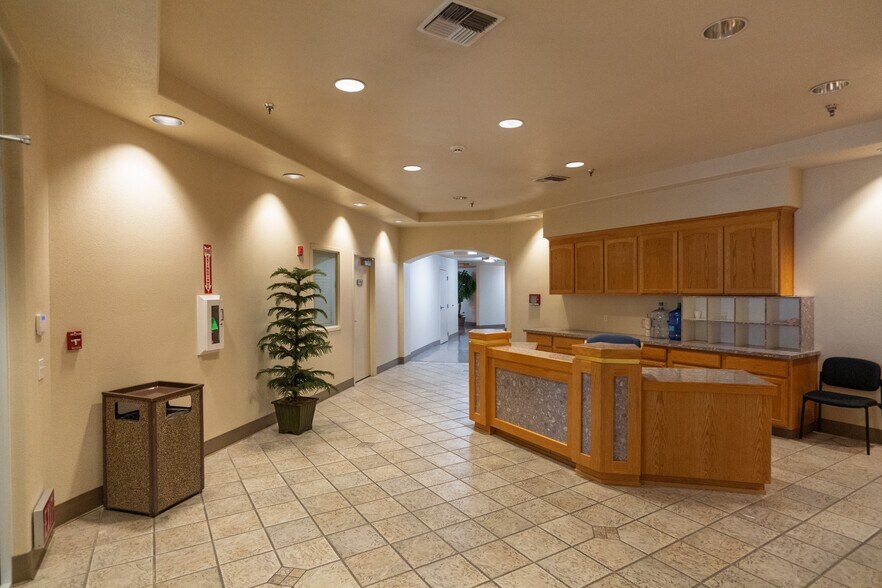 More Photos Of 401 Lesher Dr, Merced Office Residential For Lease