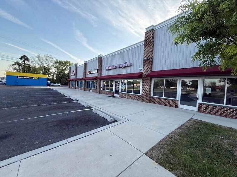 More Photos Of 515 S Dupont Hwy, Dover Storefront For Lease