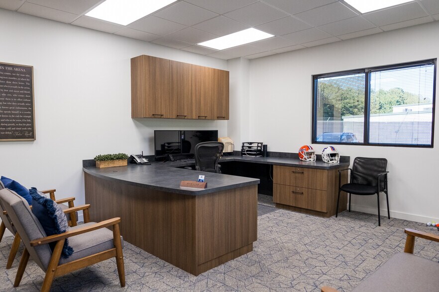 More Photos Of 403 Swanson Dr, Lawrenceville Flex For Sale
