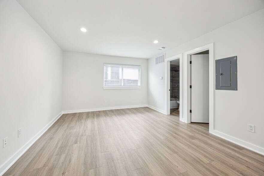 More Photos Of 5018 San Jacinto St, Dallas Apartments For Sale