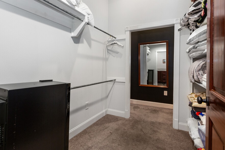 More Photos Of 1012 Noble St, Anniston Storefront Retail Office For Sale