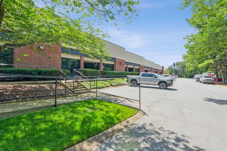 More Photos Of 830 Fesslers Pky, Nashville Light Distribution For Lease