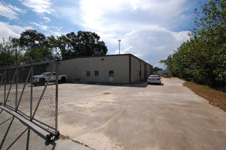 Primary Photo Of 7211 Spindle Dr, Houston Warehouse For Sale