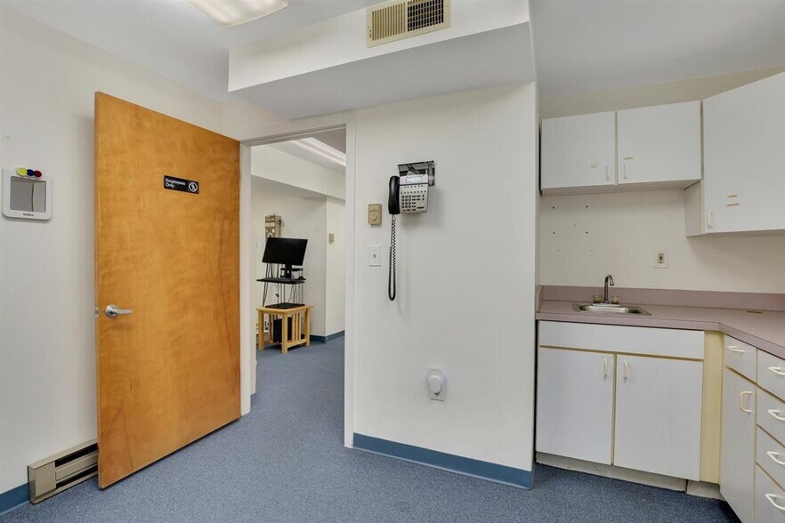 More Photos Of 8 Independence Dr, Marlborough Medical For Sale