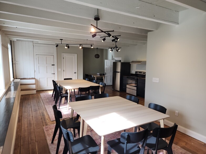 More Photos Of 62 W Commerce St, Smyrna Storefront Retail Residential For Sale