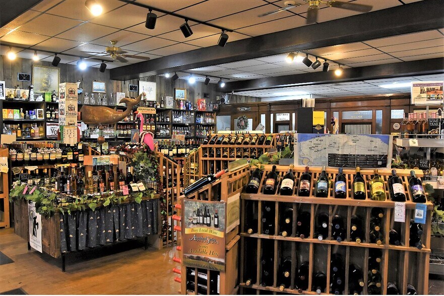 More Photos Of 113 Lockport St, Youngstown General Retail For Sale