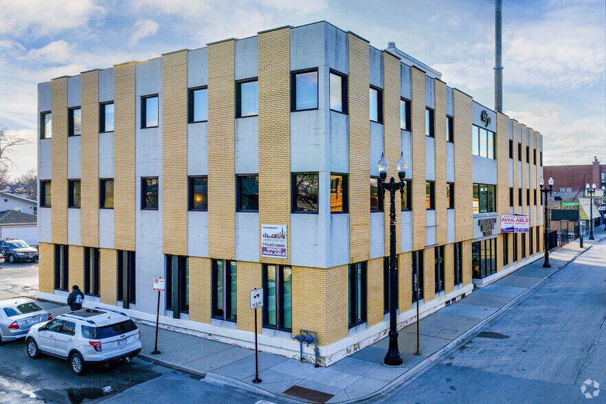 More Photos Of 6650 N Northwest Hwy, Chicago Office For Lease