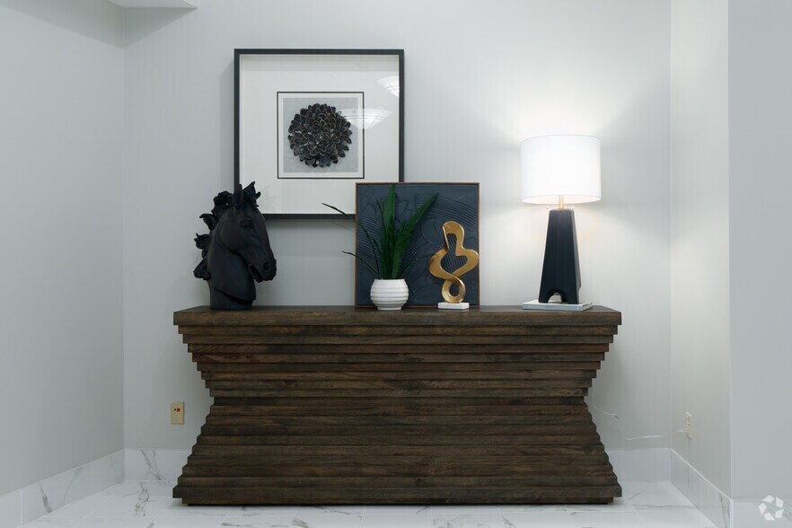 More Photos Of 17998 Chesterfield Airport Rd, Chesterfield Office For Lease