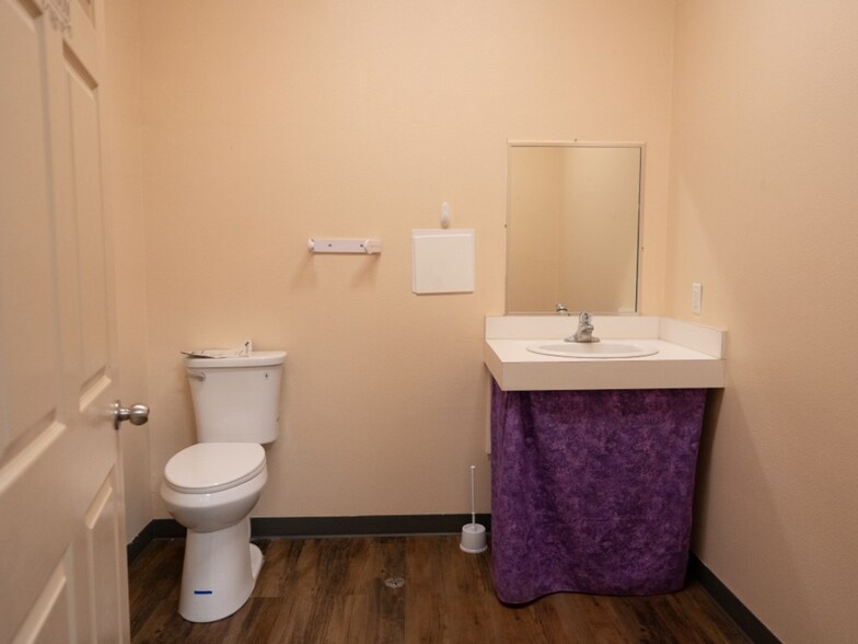 More Photos Of 545 W State St, Hurricane Unknown For Lease