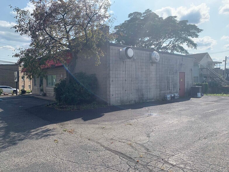 More Photos Of 215 E Main St, Plymouth Restaurant For Sale