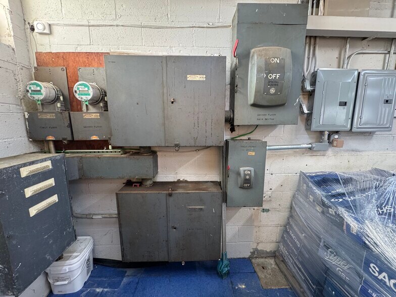 More Photos Of 12911 18th Ave, College Point Manufacturing For Lease