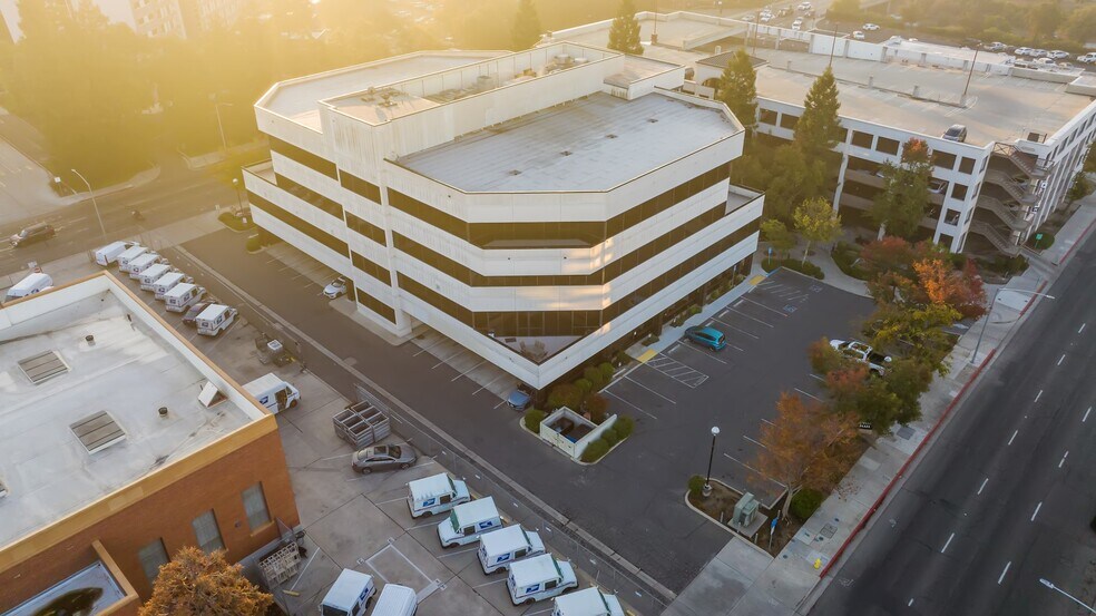 More Photos Of 100 Willow Plz, Visalia Medical For Sale