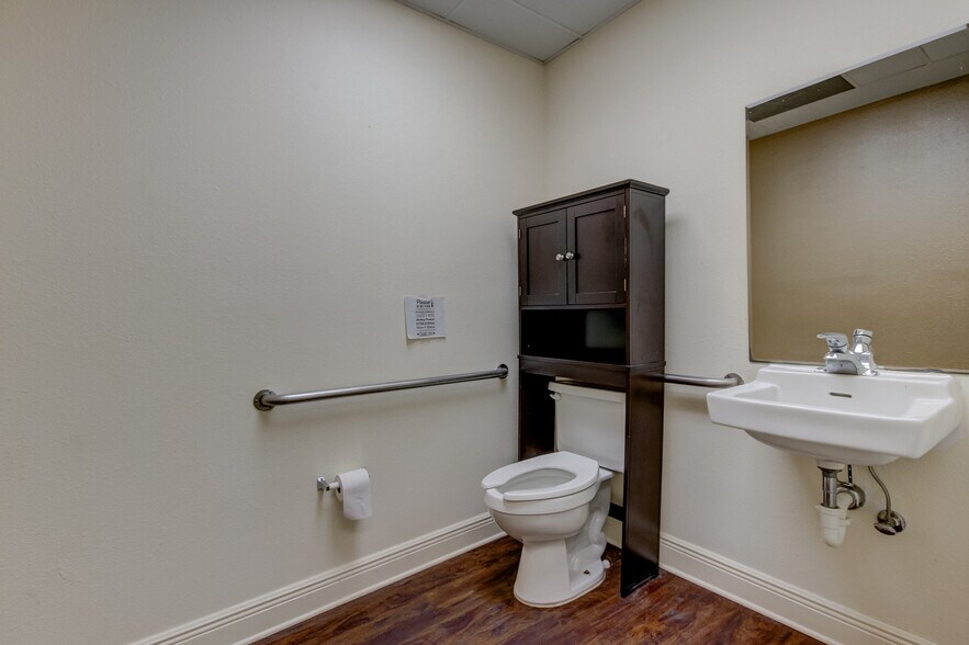 More Photos Of 4021 Central Ave, Saint Petersburg Medical For Lease