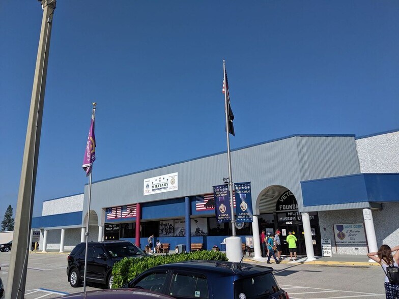 More Photos Of 4820 Leonard St, Cape Coral General Retail For Lease