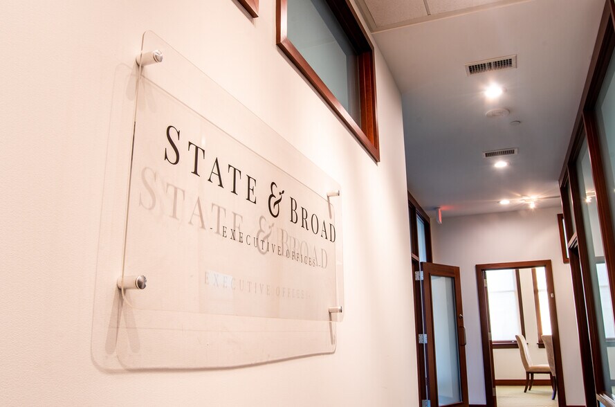 More Photos Of 18 Broad St, Charleston Office Residential For Lease