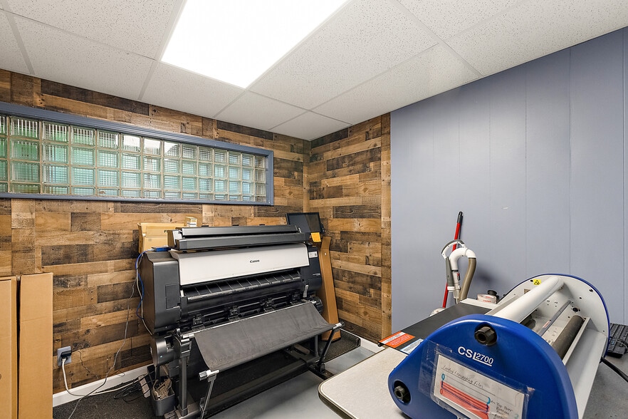 More Photos Of 451 E Wilson Ave, Pontiac Warehouse For Sale