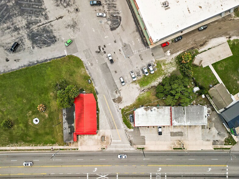 More Photos Of 324 S Main St, Wildwood Freestanding For Sale