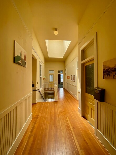 More Photos Of 203-207 E Main St, Hillsboro Storefront Retail Office For Sale