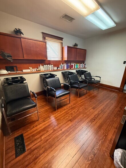 More Photos Of 8838 Belair Rd, Nottingham Office For Lease