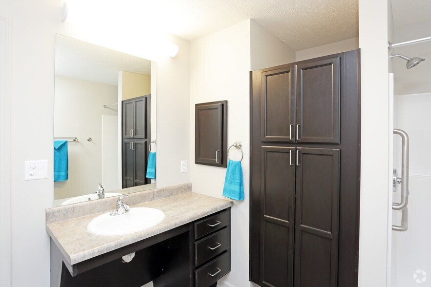 More Photos Of 25 S Linden Ave, Council Bluffs Apartments For Sale