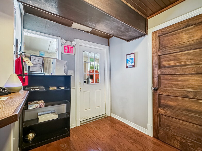 More Photos Of 1505 S Hwy 95A, Cantonment Freestanding For Sale