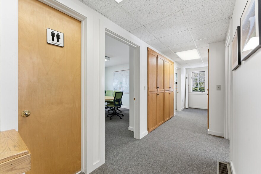 More Photos Of 190 University Dr, Amherst Office For Sale