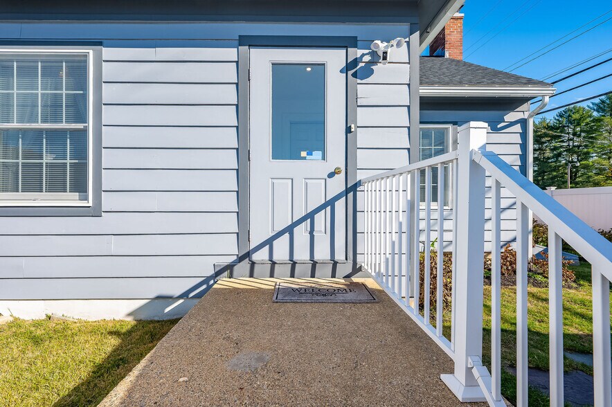 More Photos Of 112 Lafayette Rd, North Hampton General Retail For Sale