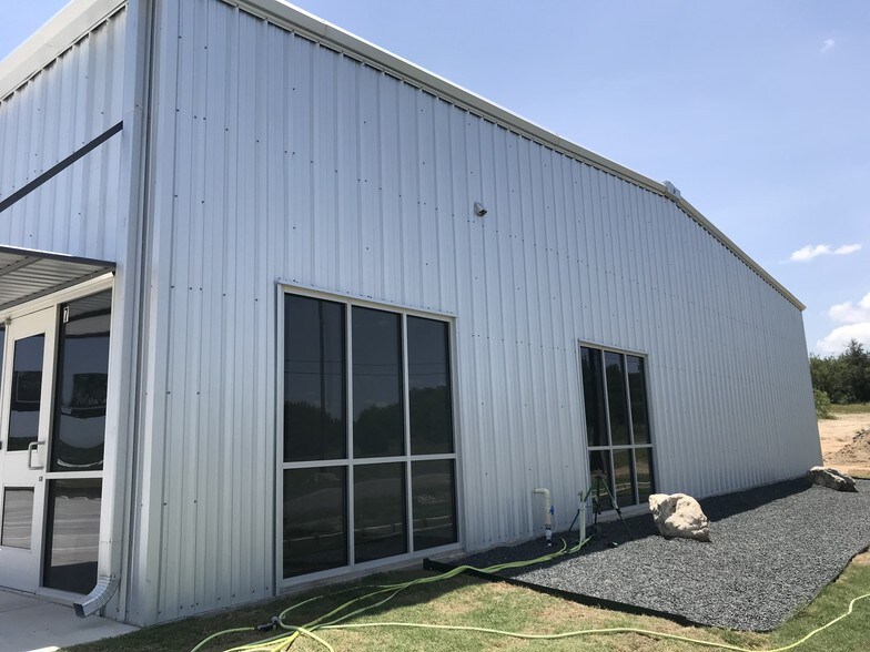 More Photos Of 121 CR 423, Spicewood Unknown For Lease