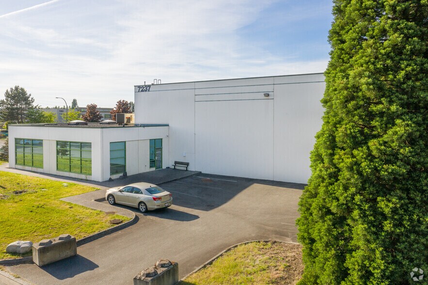More Photos Of 7237 Wilson Ave, Delta Distribution For Lease