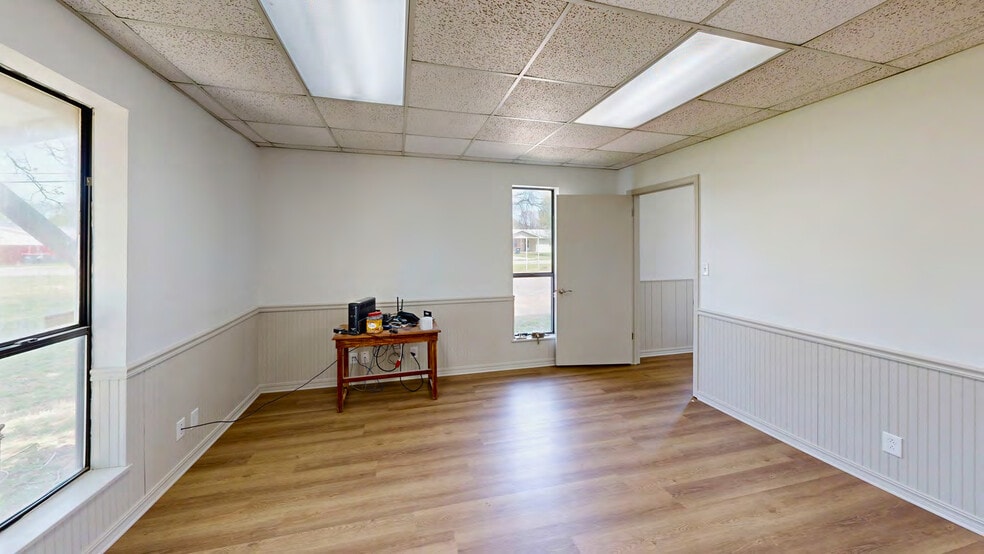More Photos Of 153 W County Line Rd, Springdale Warehouse For Lease