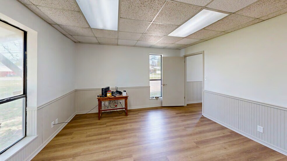 More Photos Of 153 W County Line Rd, Springdale Warehouse For Lease