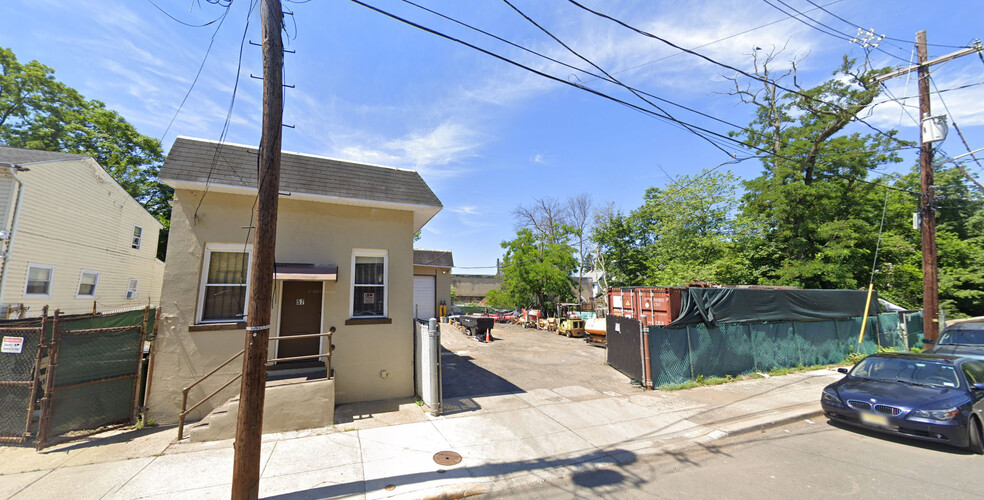 Primary Photo Of 57 Roosevelt Ave, Plainfield Flex For Sale