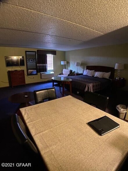 More Photos Of 502 S Division Ave, Cavalier Hotel For Sale