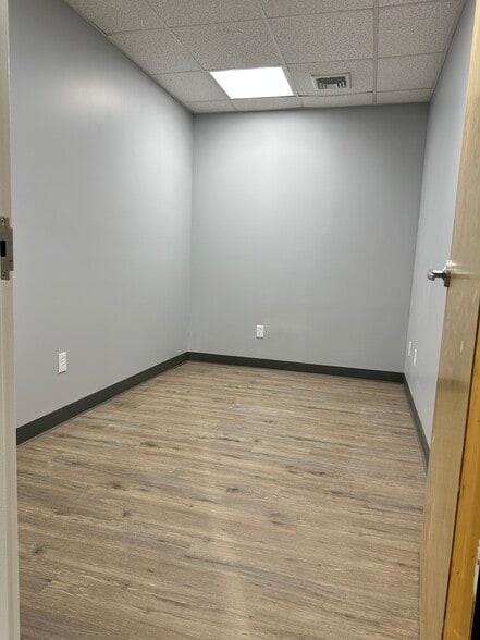 More Photos Of 53 Hancock St, Stratford Manufacturing For Lease