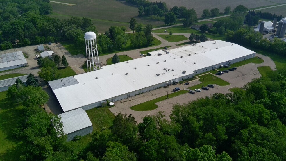 More Photos Of 5560 E Buss Rd, Clinton Warehouse For Lease