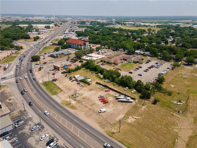 More Photos Of 1614 N Main St, Cleburne General Retail For Sale