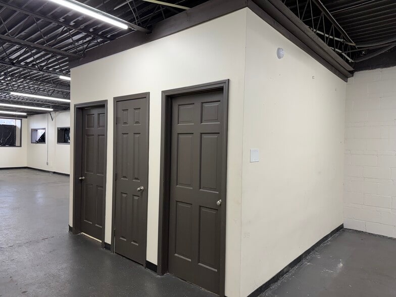 More Photos Of 2390 Lamar Ave, Memphis Office For Lease