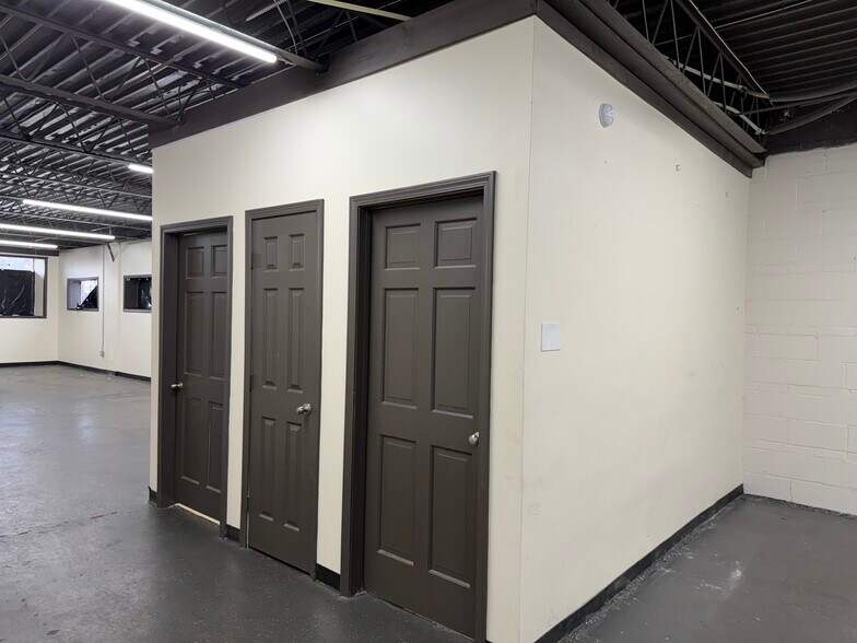 More Photos Of 2390 Lamar Ave, Memphis Office For Sale