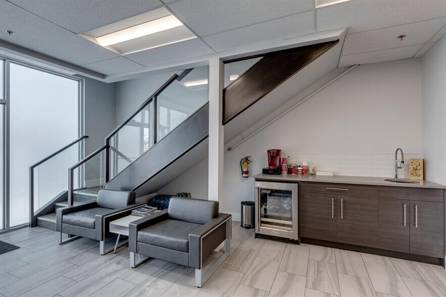More Photos Of 2903 Kingsview Blvd SE, Airdrie Showroom For Sale
