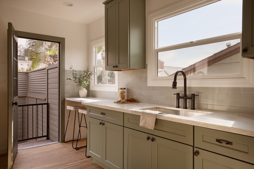 More Photos Of 1434 McDuff St, Los Angeles Apartments For Sale