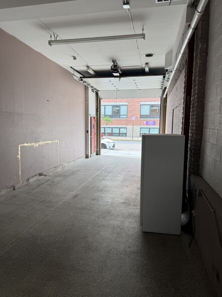 More Photos Of 3026-3030 W Carroll Ave, Chicago Warehouse For Lease