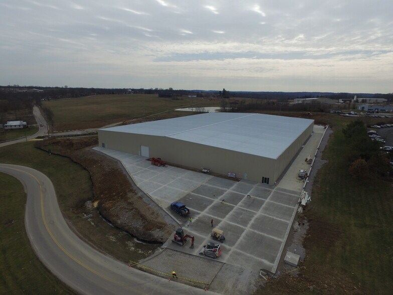 More Photos Of 101 Corporate Dr, Frankfort Warehouse For Lease