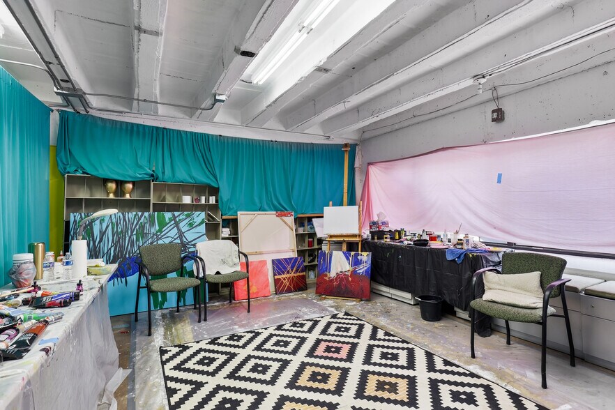 More Photos Of 5951 Delmar Blvd, Saint Louis Freestanding For Sale