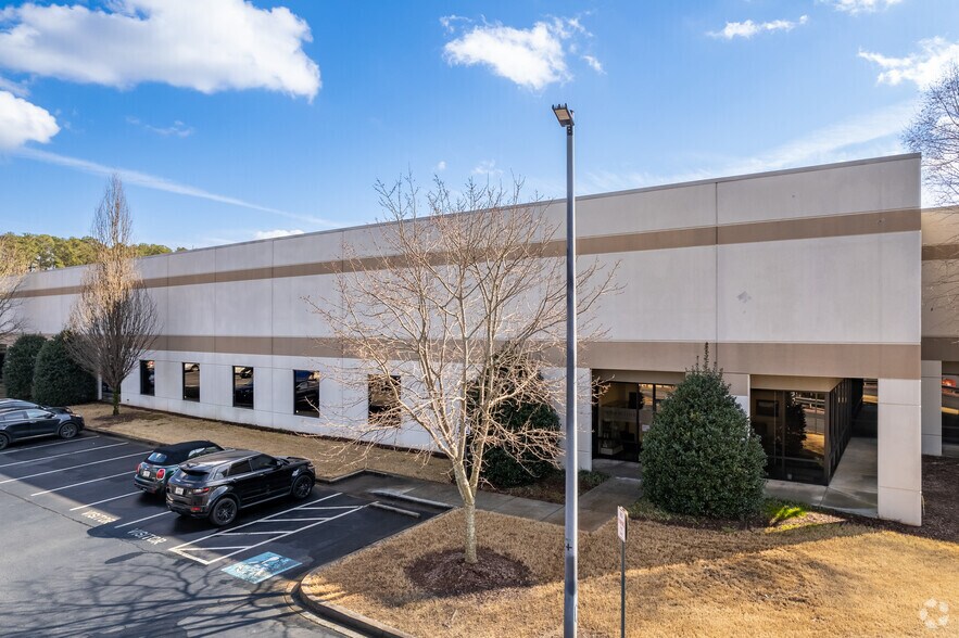 More Photos Of 3960 Royal Dr NW, Kennesaw Distribution For Lease