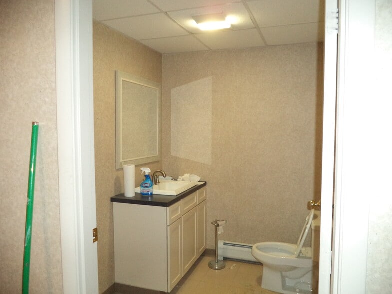 More Photos Of 101 Webster St, Manchester Medical For Lease