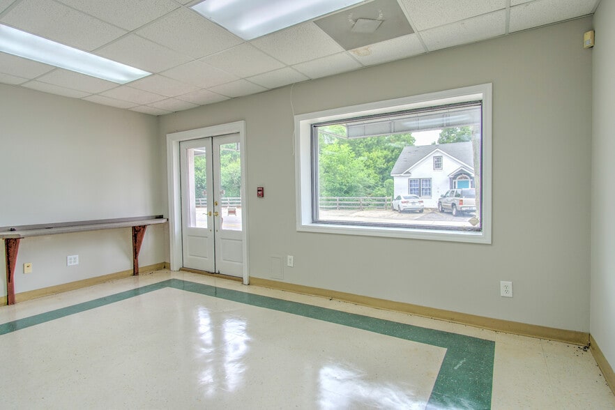 More Photos Of 651 W Broad St, Athens Medical For Lease