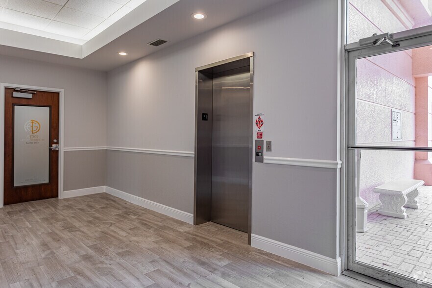 More Photos Of 3820 Colonial Blvd, Fort Myers Medical For Lease