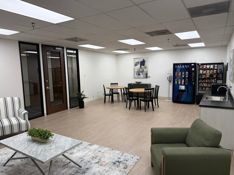 More Photos Of 16801 Addison Rd, Addison Office For Lease